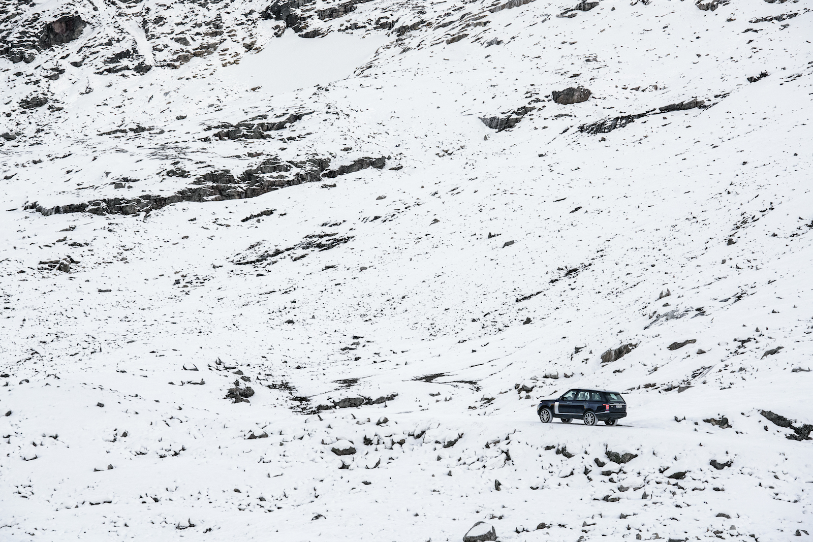 NORWAY. 2016. Mountain driving on the plateau above Geiranger. Photographed on assignment for Land Rover.