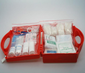 من الضروري استبدال محتويات صندوق الإسعافات الأولية في السيارة كل خمس سنوات!