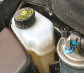 هل من الضروري تغيير زيت الفرامل؟