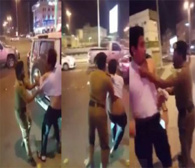 “فيديو” شاهد جندي مرور وهو يحاول إجبار مواطن للصعود للدورية بعد مخالفته على ما يبدو للنظام