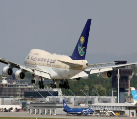 طائرة تابعة للخطوط السعودية تضطر للهبوط في مطار القاهرة….والسبب!