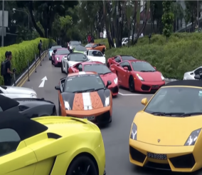 “فيديو“ شاهد كيف تحولت زحمة السير الى متعة للسائقين!