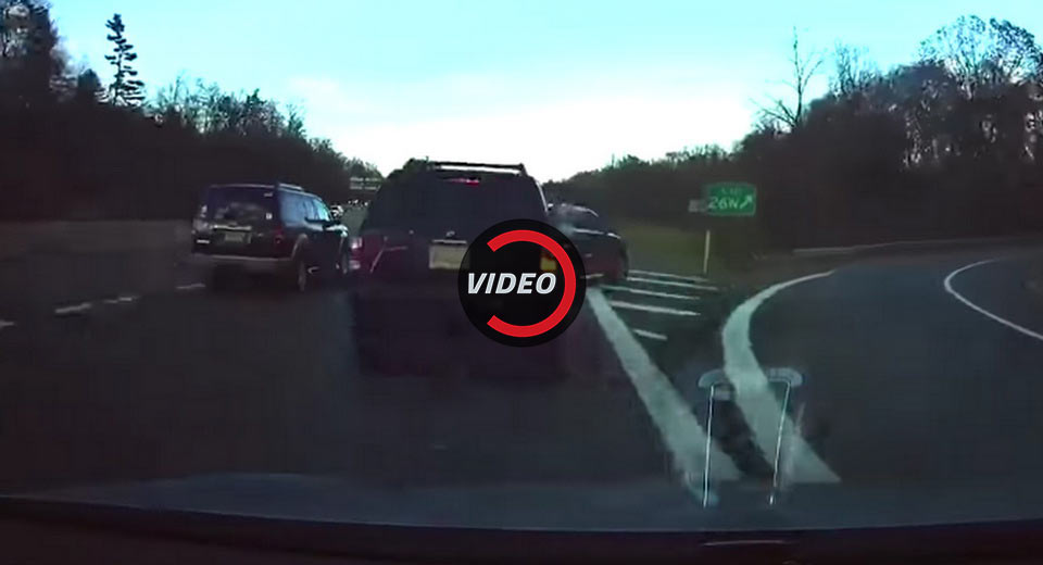 "فيديو" شاهد نجاة سائق تسلا موديل X من حادث تصام وشيك j