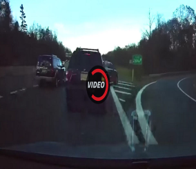 "فيديو" شاهد نجاة سائق تسلا موديل X من حادث تصام وشيك 8