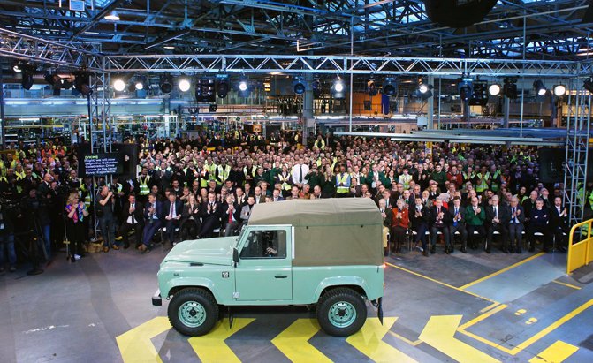 سيارات أنهي إنتاجها وتقرر علينا توديعها خلال عام 2016 land-rover-defender