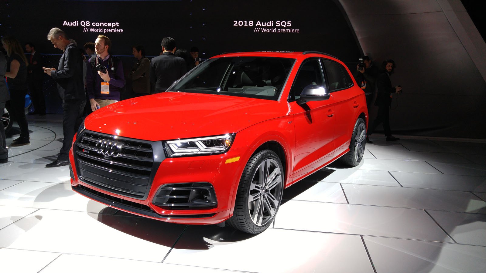 “أودي” SQ5 الجديدة كليا 2018 يكشف عنها الستار بديترويت بقوة 354 حصان Audi
