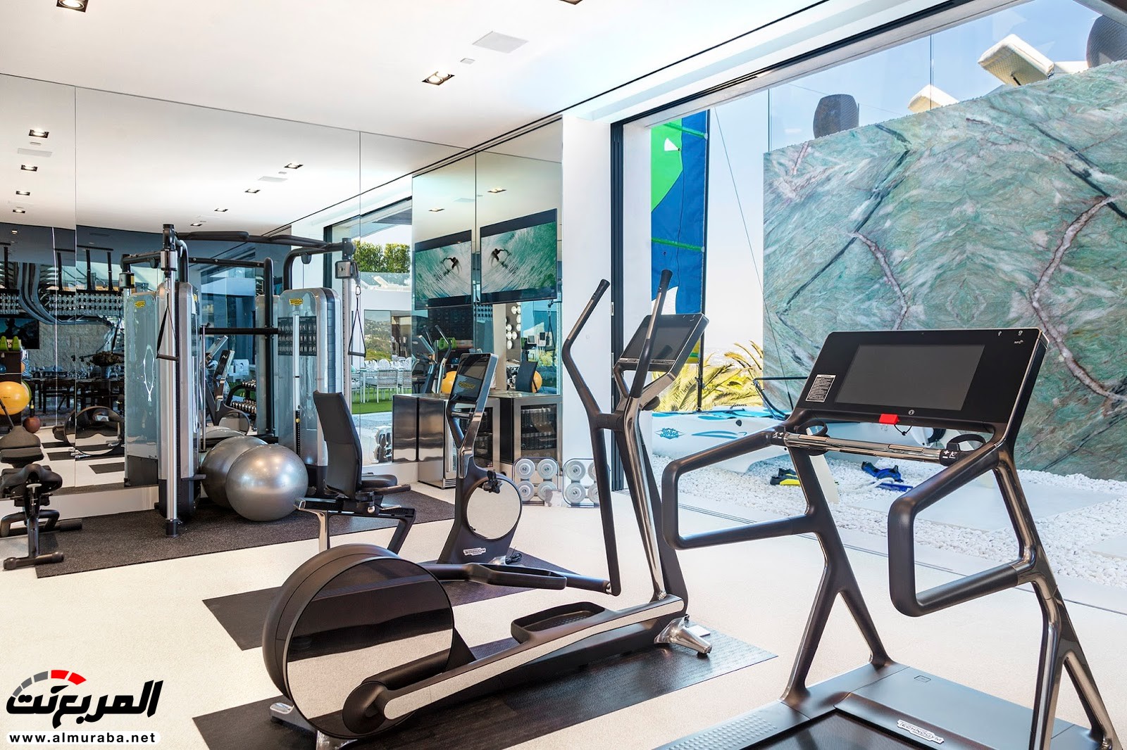 "بالصور" شاهد أغلى قصر بالولايات المتحدة بسعر مقارب للمليار ريال يضم مجموعة استثنائية من السيارات "بالصور" شاهد أغلى قصر بالولايات المتحدة بسعر مقارب للمليار ريال يضم مجموعة استثنائية من السيارات 10