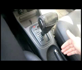 ” فيديو” شاهد وتعرف على 5 أخطاء ترتكب عند تغيير زيت الجير الأوتوماتيك