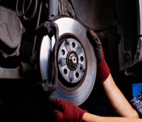 ما أبرز الدلائل على أن فرامل السيارة تحتاج لصيانة؟