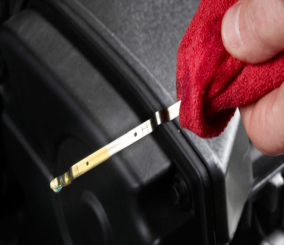 تعرف على ما يدل على أن زيت المحرك أصبح قديماً