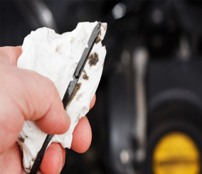 اللون الأسود لزيت المحرك….ماذا يعني؟