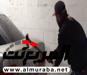 “فيديو” شاهد تحدي تحطيم سيارة مرسيدس E كلاس بالفأس