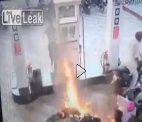 “فيديو” شاهد حادث احتراق دراجة نارية أثناء تزودها بالوقود