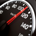 ما هي الأسباب التي تؤدي إلى رجة في السيارة عند سرعة 120 كم/س؟ 1