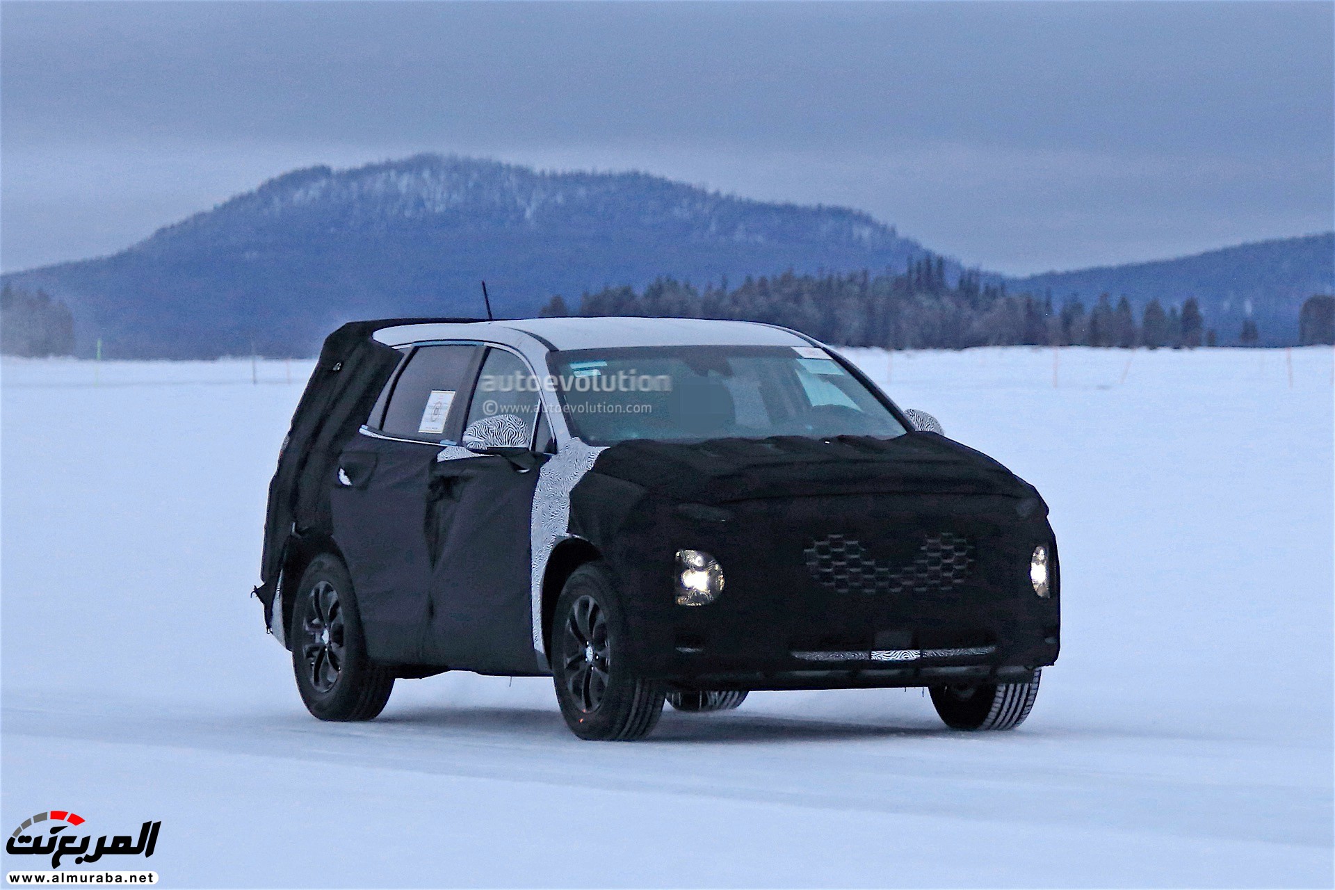 "صور تجسسية" للمرة الأولى أثناء اختبار "هيونداي" سانتا في الجيل القادم Hyundai Santa Fe 2018 1