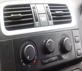 تعرف على أسباب خروج هواء ساخن من مكيف السيارة!