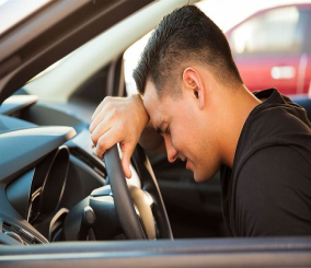 تعرف على أسباب اهتزاز السيارة وهي متوقفة