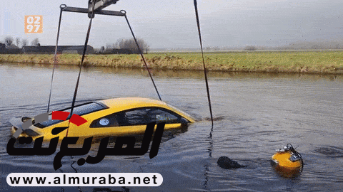 سائق يسقط بالسوبركار "أودي" R8 V10 بلس في نهر بهولندا "صور وفيديو" Audi 10