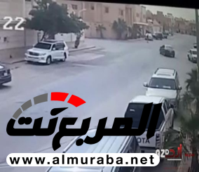 “فيديو” شاهد لصوص يقومون بسرقة مواطن عقب نزوله من سيارته في وضح النهار