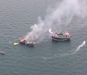 “فيديو” شاهد إغلاق الجسر العائم في دبي نظراً لوجود حادث حريق