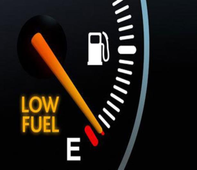 تحذيرات من تجاهل ضوء التحذير الخاص بخزان الوقود