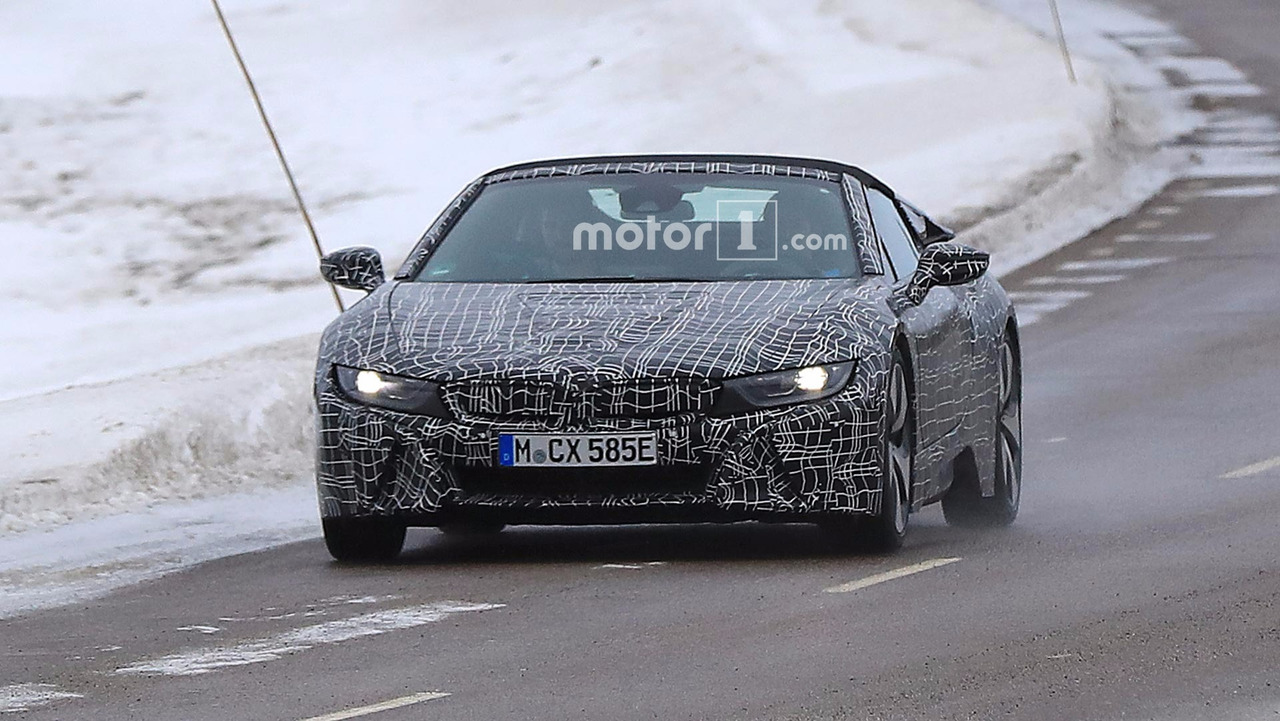 رصد “بي إم دبليو i8 سبايدر” 2018 بتمويهات كثيفة أثناء اختبارها بالسويد