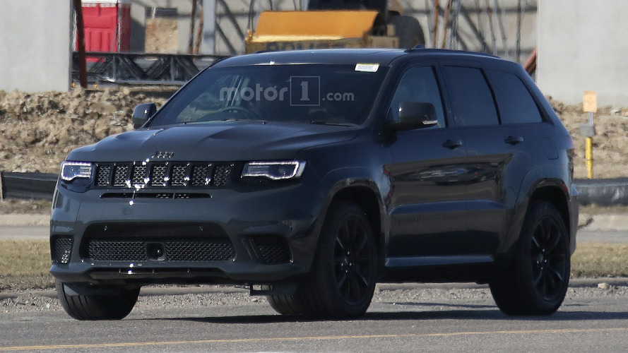 للمرة الأولى “جيب جراند شيروكي تراك هوك” تُرصد بدون أية تمويهات بقوة 707 حصان