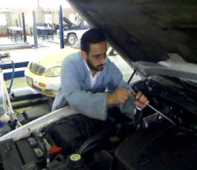 “فيديو” شاهد وتعرف على خصائص وعمل زيت الجربكس ومتى يجب أن تغيره في سيارتك؟