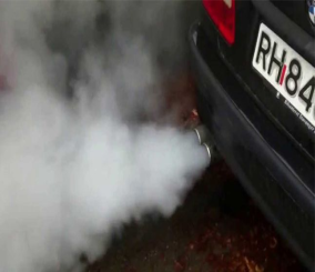 ما هي أسباب احتراق زيت المحرك في السيارة؟