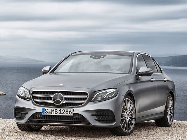 “مرسيدس” تستدعي مليون سيارة حول العالم لمخاطر الاشتعال