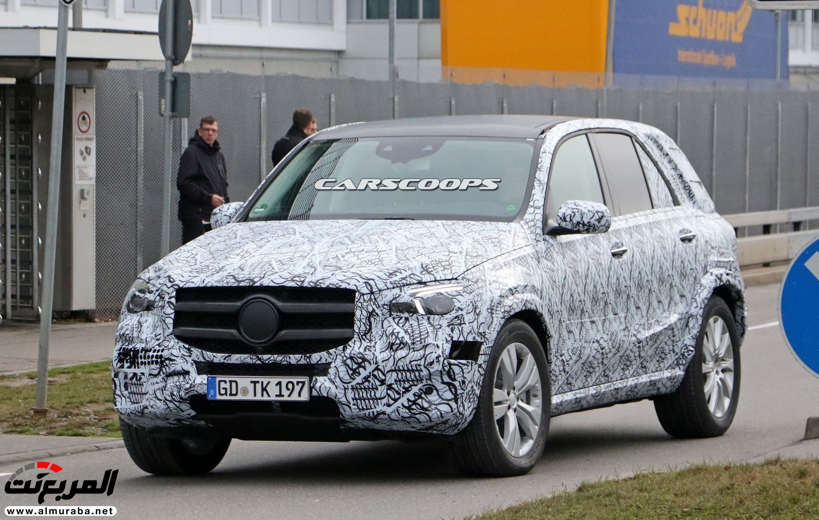 "مرسيدس GLE" الجيل القادم 2019 تكشف عن داخليتها الفارهة أثناء اختبارها 4