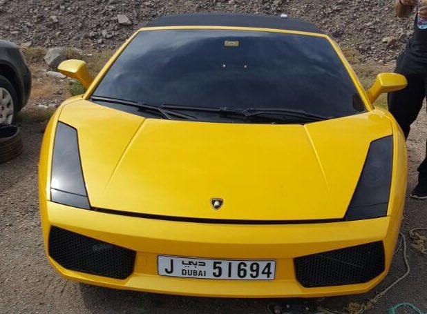 قائد مركبة خليجية يهدد سلامة المارة بإحدى طرق المدينة المنورة والمرور يتدخل