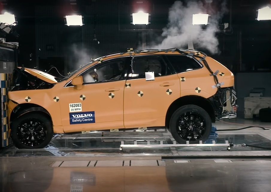 "بالفيديو" شاهد اختبارات تصادم "فولفو XC60" الجديدة كليا 2018 "بالفيديو" شاهد اختبارات تصادم "فولفو XC60" الجديدة كليا 2018 5