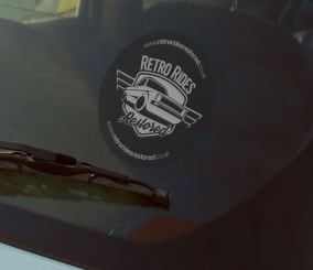 كيف تزيل الملصقات التي يصعب نزعها عن زجاج السيارة!