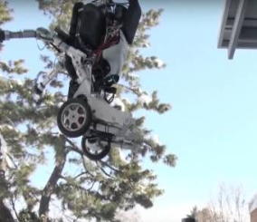 “فيديو” شاهد روبوتا بعجلتين ينفذ حركات صعبة وكأنه دراجة نارية