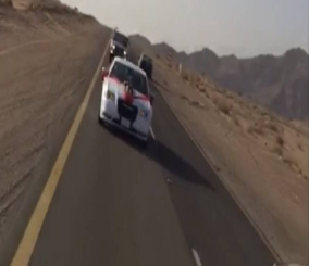 “فيديو” شاهد مواطن يوثق لحظة وقوع حادث عنيف أثناء تصويره موكب لزفاف