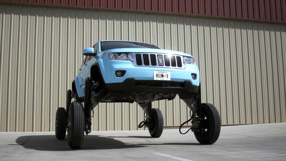 شركة تعديل سيارات تبتكر حلاًّ يغنيك عن الانتظار بالازدحام المروري