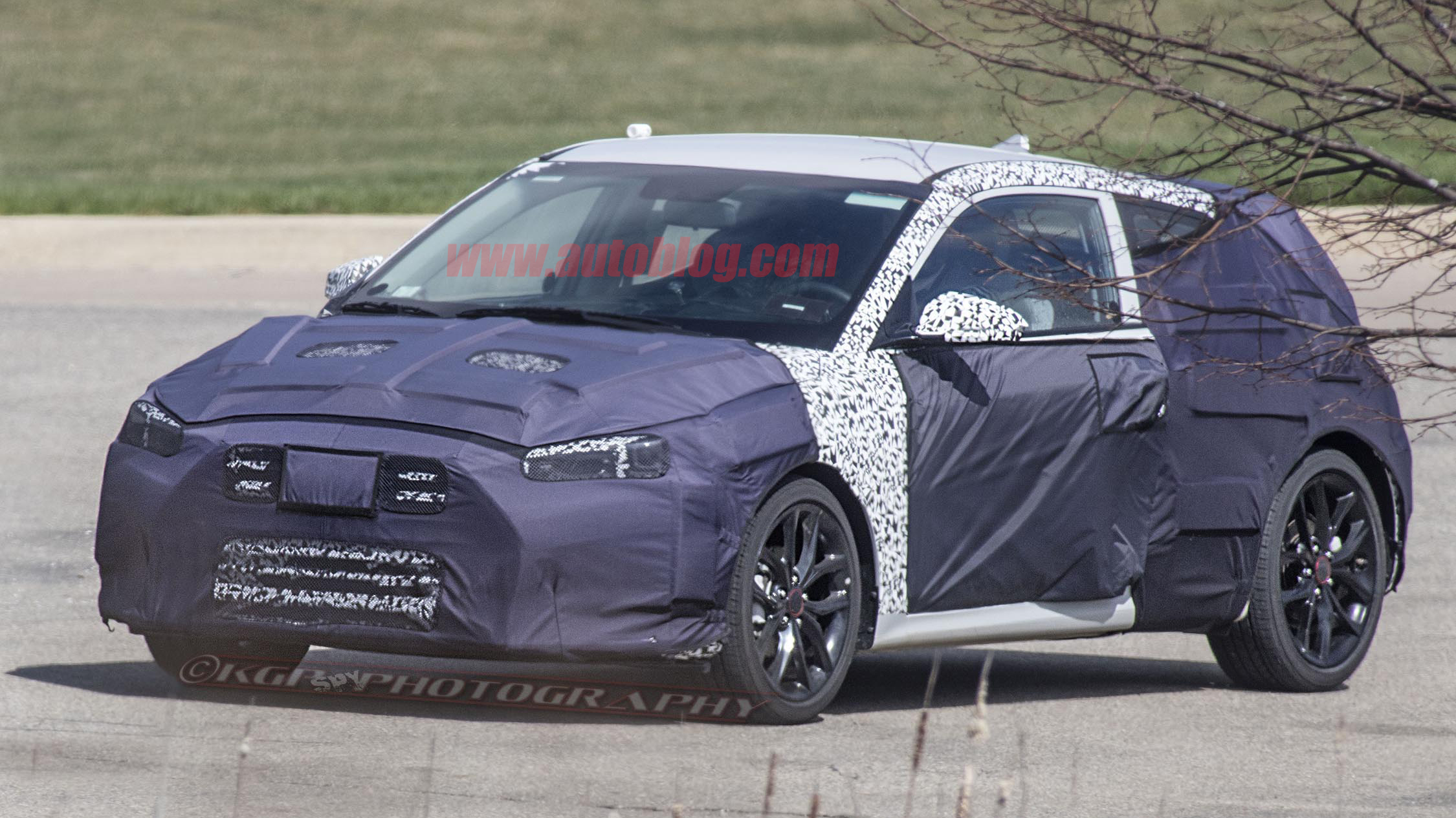 هيونداي فيلوستر الجيل القادم 2019 تُرصد أثناء اختبارها بمظهر أكثر رياضية