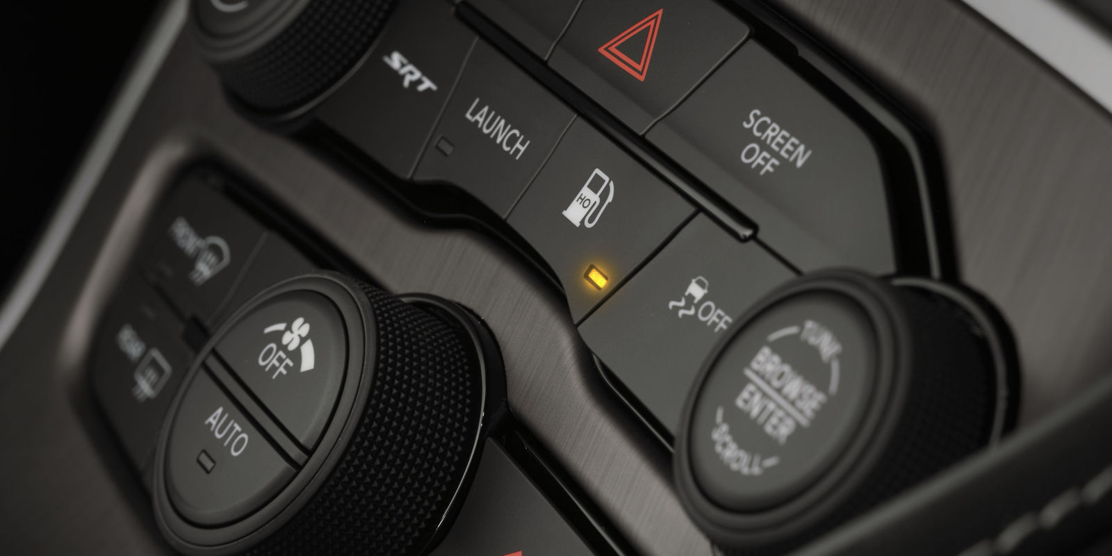 “دودج تشالنجر SRT ديمون” تمتلك زرًّا للانتقال بين أوكتان الوقود الاعتيادي والعالي