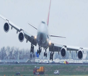 “فيديو” شاهد أخطر عمليات هبوط لطائرات أثناء عاصفة بألمانيا