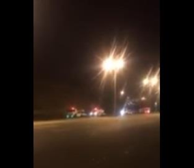 “فيديو” شاهد قوة أمنية تضبط 20 درباوياً في مدينة أبها أثناء ممارستهم التفحيط