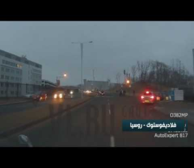 “فيديو” شاهد سائقة تصدم مجموعة من المارة بعد تجاوزها إشارة حمراء