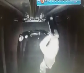 “فيديو” شاهد محاولة سرقة شاحنة أثناء سيرها في الطريق السريع تبوء بفشل ذريع …