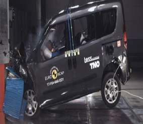 "فيديو" شاهد اختبار تصادم فيات دوبلو 2017 10