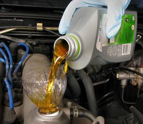 لإختيار زيت المحرك المناسب لسيارتك…..اتبع هذه النصائح!