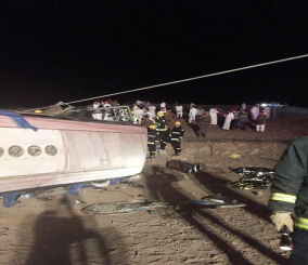 “فيديو” شاهد حافلة نقل معتمرين تتعرض لحادث سير مما أسفر عن مصرع 6 أشخاص