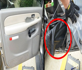 “فيديو” شاهد ماذا وجد بعد أن قرر فتح الغلاف الداخلي لباب السيارة للتحقق من العطب!!