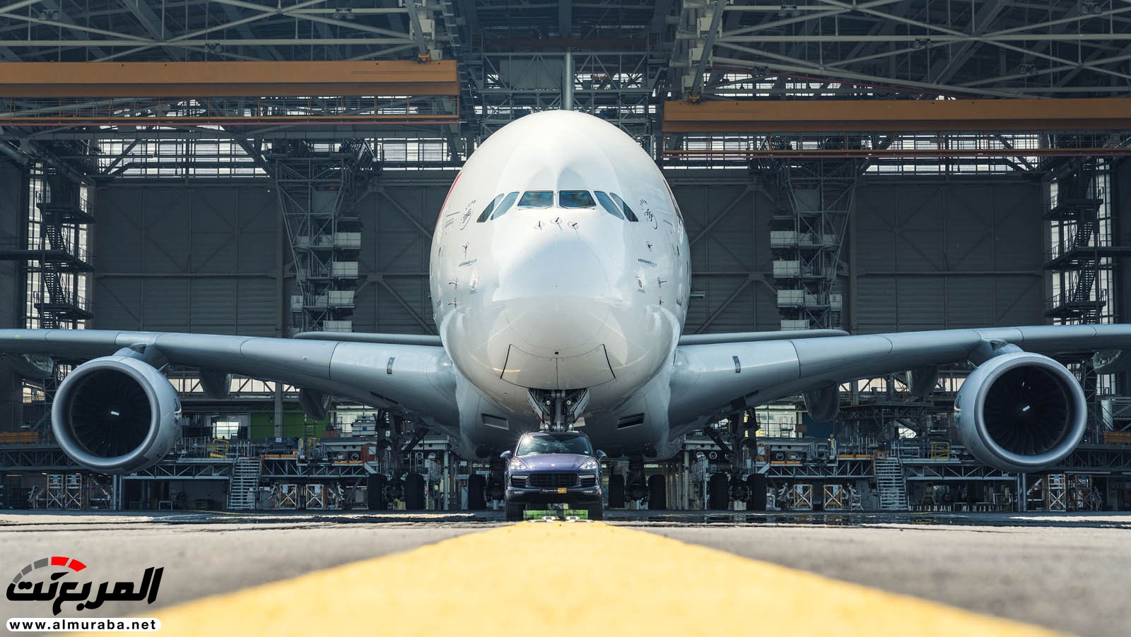 شاهد "بورش كايين" وهي تسحب طائرة وزنها 285 طن! 3