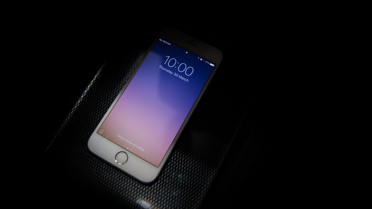 "نيسان" تمنع استخدام الهاتف الذكي في السيارة عبر قفص فاراداي "نيسان" تمنع استخدام الهاتف الذكي في السيارة عبر قفص فاراداي 2