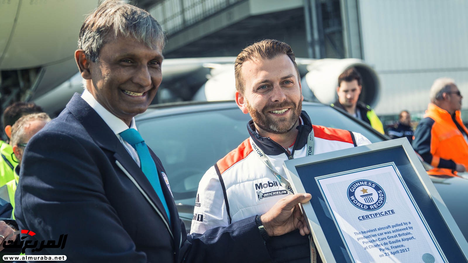 شاهد "بورش كايين" وهي تسحب طائرة وزنها 285 طن! 9